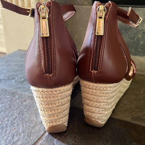 NWOT Reaction Kenneth Cole brown wedge sandals with 3” heel - Picture 7 of 7